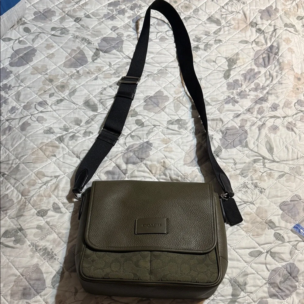 Nice Coach Sprint Pebbled Leather & signature jacquard Messenger Bag